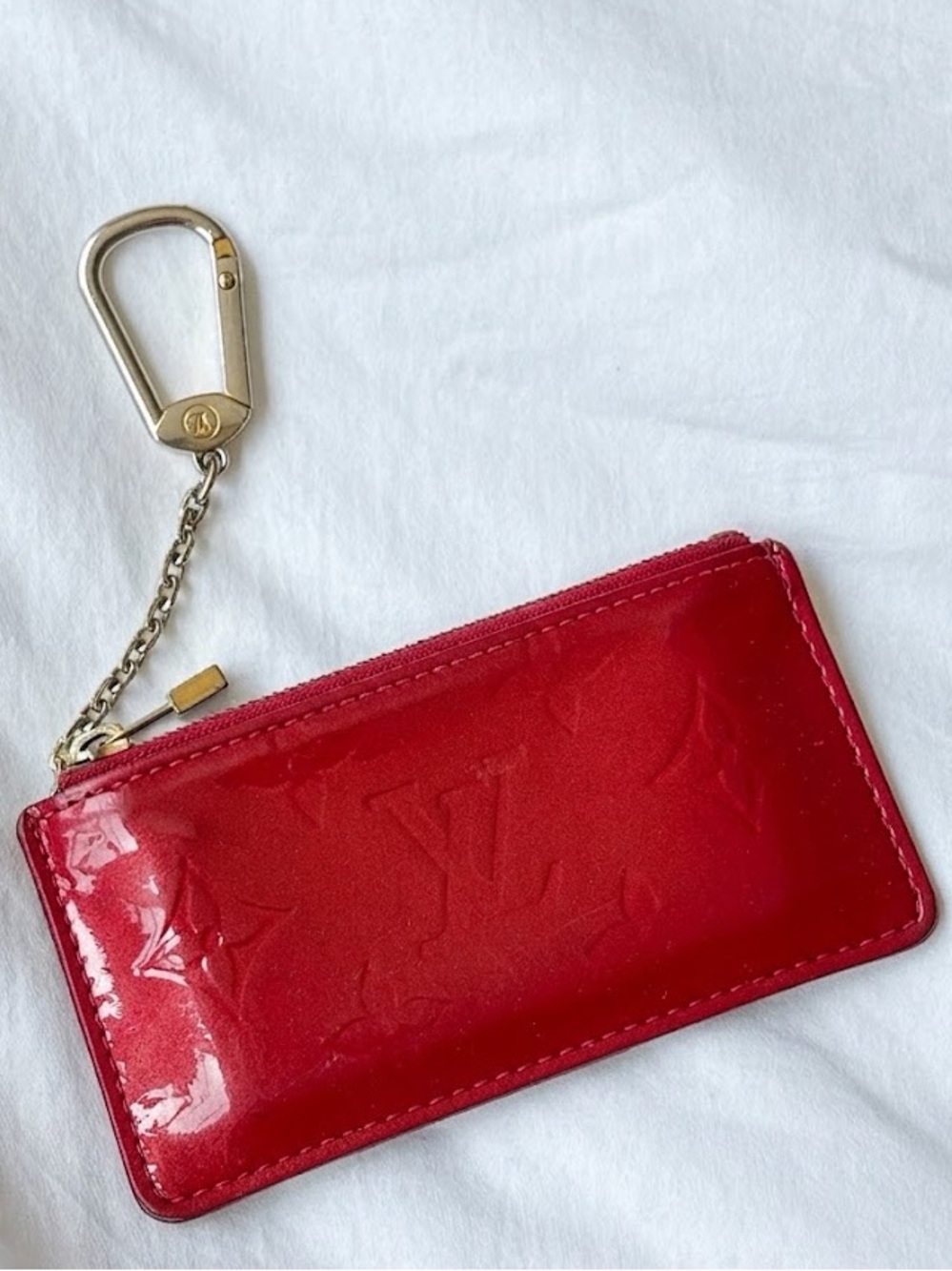 Louis Vuitton Red Monogram
Vernis Key Cles - Change/Card
Holder 2004